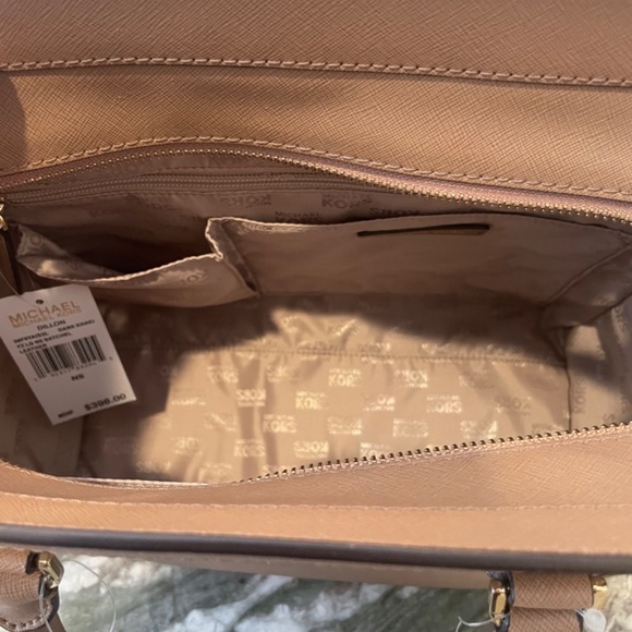 Beautiful mid size tote by Michael Kors - Picture 7 of 10